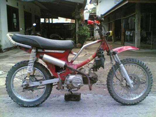 ขายดรีมคุรุสภาเล่มทะเบียน(ชุดโอนไม่ได้ตาม)เครื่องสตาร์ทมือแต่งแนววิบากรถพร้อมใช้งาน ขาย 6900 บาท