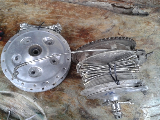 ขายดุมล้อหน้า+หลัง รุ่นดุมดั้มเบรคหน้าใหญSR400