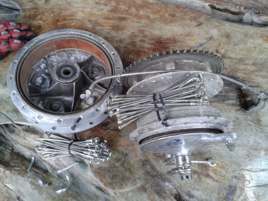 ขายดุมล้อหน้า+หลัง รุ่นดุมดั้มเบรคหน้าใหญSR400