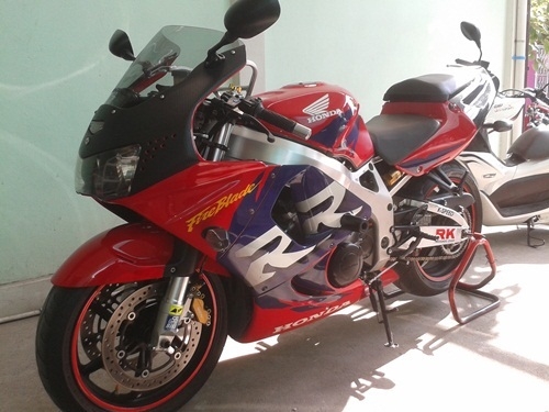 ขายCBR900ปี1998ของแต่งสวยๆรถเนียนๆ