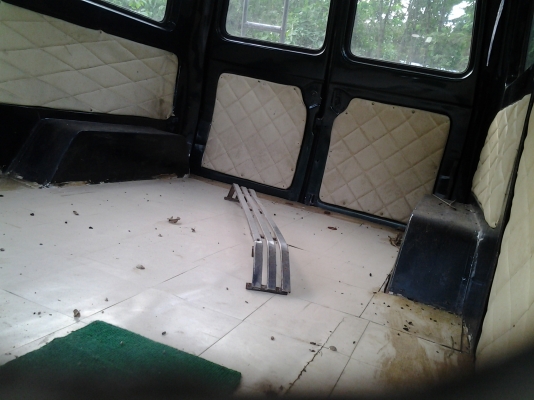 ลดราคาพิเศษ!!! เหลือเพียง 12,000.-ขายบอดี้รถตู้โบราณฟอร์ดทรานซิด