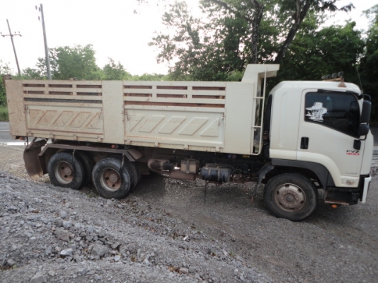 10 ล้อดั้ม2เพลา ISUZU 300 แรง ปี53 ไมล์แสนกว่าๆ ไม่เคยมีอุบัติเหตุ