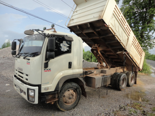10 ล้อดั้ม2เพลา ISUZU 300 แรง ปี53 ไมล์แสนกว่าๆ ไม่เคยมีอุบัติเหตุ