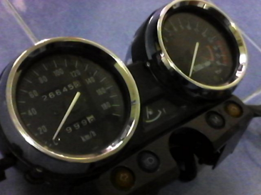 ขาย หัวไมล์ไฟหน้ากาทั้งชุด KAWASAKI ZRX400 JAPAN ราคา4500บาท.