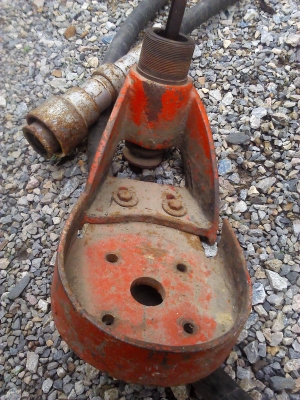 ชุดสายจี้ปูนและข้อต่อห้วสายที่ยึดติดกับเครื่องยนต์ สายยาวประมาณ 5 ม.