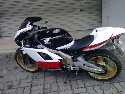 ขาย CBR400 cc  แฟริ่งแต่ง ทะเบียนแท้  บริการส่งทั่วไทย