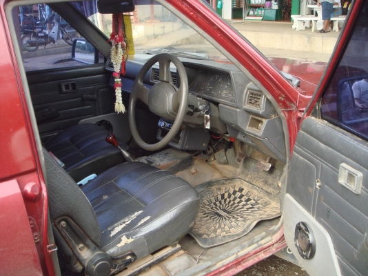 ขาย HILUX HERO 2.4 ปี2532 สีแดง 4 ประตู สภาพดีเยี่ยม รถบ้านเจ้าของขายเอง