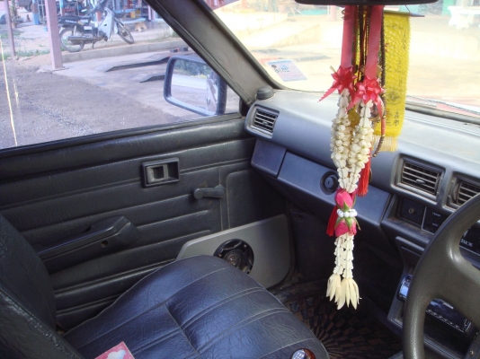 ขาย HILUX HERO 2.4 ปี2532 สีแดง 4 ประตู สภาพดีเยี่ยม รถบ้านเจ้าของขายเอง