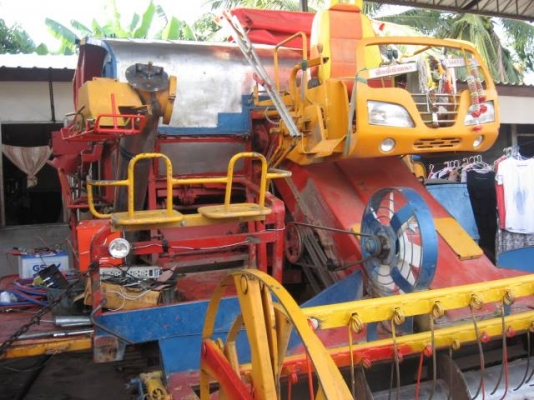 ขายรถเกี่ยวข้าว พร้อมรถหัวลาก มือสอง  สภาพเยี่ยม