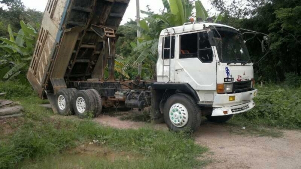 รถมิตซู 10 ล้อดั้ม FN527M - A  195 แรงม้า  สนใจติดต่อ 081 - 6079515