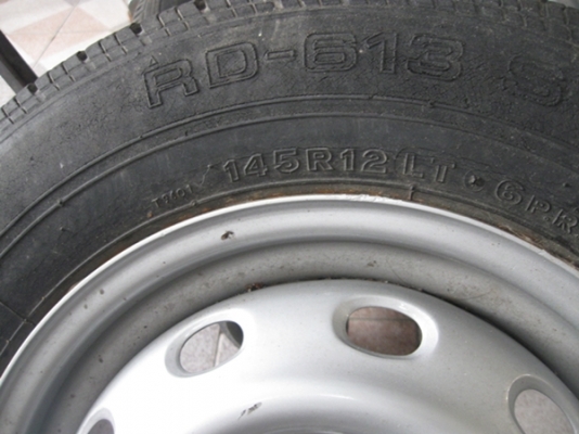 ขายล้อ 4 รู 100 ขอบ 12 พร้อมยางราคาถูกๆ