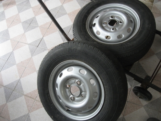 ขายล้อ 4 รู 100 ขอบ 12 พร้อมยางราคาถูกๆ