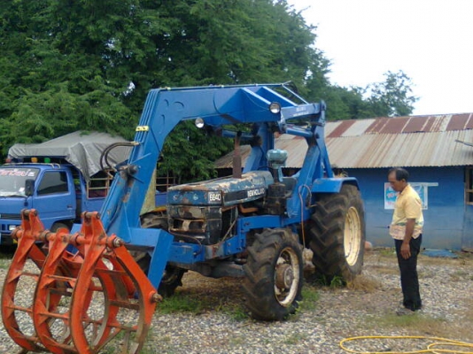 ขายFORD6640 2เพลา ติดคีบ ติดใบดัน พร้อมผลานด้วย สภาพสวยพร้อมใช้ ติดต่อได้ที่คุณ อ๊อฟ พิจิตร 086-737-9991