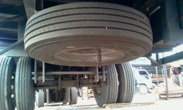 ISUZU FVM 230 แรงม้า ยางเรเดียลไม่มียางใน 18 เส้น