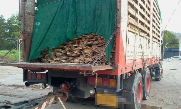 ISUZU FVM 230 แรงม้า ยางเรเดียลไม่มียางใน 18 เส้น