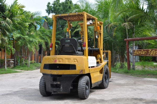 ขายFORKLIFT FG20 TOYOTAสูง4.5เมตร สภาพเดิมๆจากญี่ปุ่นยังไม่เคยใช้งานในไทย 155,000เท่านั้น