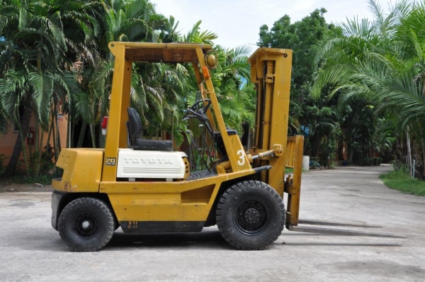 ขายFORKLIFT FG20 TOYOTAสูง4.5เมตร สภาพเดิมๆจากญี่ปุ่นยังไม่เคยใช้งานในไทย 155,000เท่านั้น