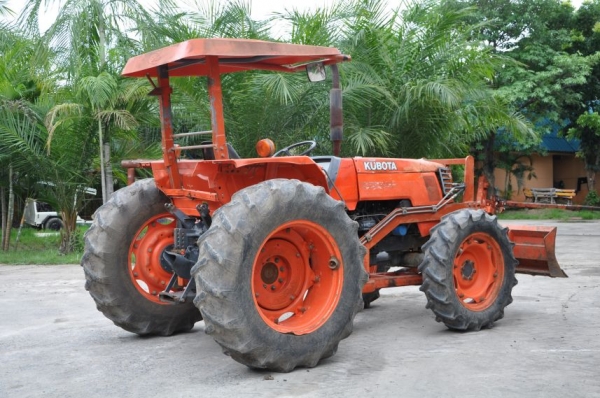 ขายรถไถKUBOTA M5000 ขับ4ล้อ สภาพสวยเดิม หาอยู่รับรองไม่ผิดหวัง 350,000 บาท