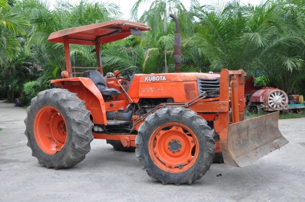 ขายรถไถKUBOTA M5000 ขับ4ล้อ สภาพสวยเดิม หาอยู่รับรองไม่ผิดหวัง 350,000 บาท