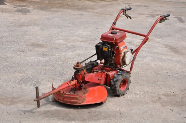 ขายเครื่องตัดหญ้า สภาพเดิมๆจากญี่ปุ่นยังไม่เคยใช้ในไทย 9,500บาท