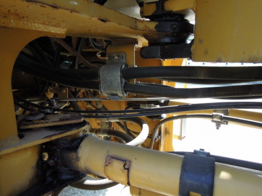 ขายรถตักล้อยาง 910G2 เก่านอกแท้ สามารถเป็นเจ้าของก่อนใคร สนใจโทร 087-3310254 เจี๊ยบค่ะ