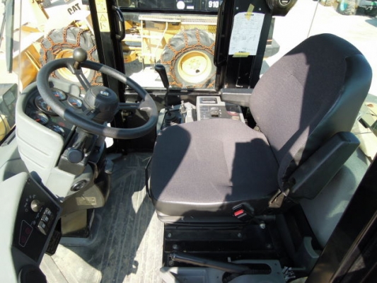 ขายรถตักล้อยาง 910G2 เก่านอกแท้ สามารถเป็นเจ้าของก่อนใคร สนใจโทร 087-3310254 เจี๊ยบค่ะ