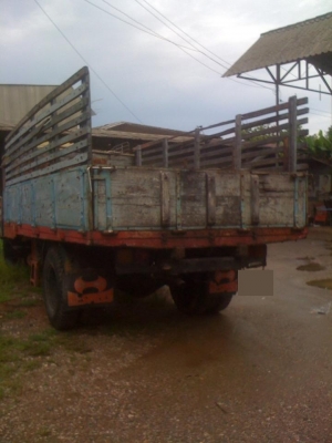 รถบรรทุก6ล้อ สภาพพร้อมใช้งาน 180,000 บาท