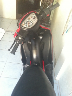 ขายนูโวตัวเก่า สีแดง 12500