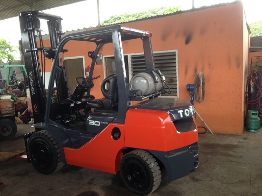 ขาย ฟอล์คลิฟท์ 3.0 ตัน TOYOTA 8FG30  เสา 4 เมตร เกียร์ auto
