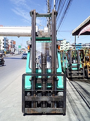 ขายรถยกมิตซูบิชิ 1.5 ตัน (รุ่นใหม่-รถสวย)  เครื่องเบนซิน  กระบอกคู่   เสาสูง 4 เมตร เสาต่ำ พวงมาลัยเพาเว่อร์  สีเดิมจากนอก นำเข้าจากญี่ปุ่น ใช้งานได้ทันที