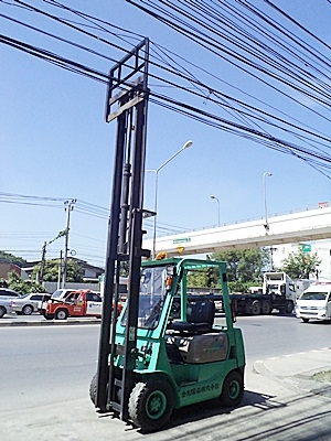 ขายรถยกมิตซูบิชิ 1.5 ตัน (รุ่นใหม่-รถสวย)  เครื่องเบนซิน  กระบอกคู่   เสาสูง 4 เมตร เสาต่ำ พวงมาลัยเพาเว่อร์  สีเดิมจากนอก นำเข้าจากญี่ปุ่น ใช้งานได้ทันที