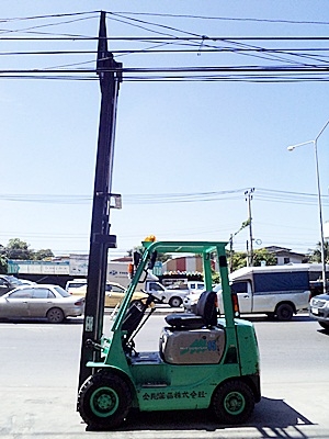 ขายรถยกมิตซูบิชิ 1.5 ตัน (รุ่นใหม่-รถสวย)  เครื่องเบนซิน  กระบอกคู่   เสาสูง 4 เมตร เสาต่ำ พวงมาลัยเพาเว่อร์  สีเดิมจากนอก นำเข้าจากญี่ปุ่น ใช้งานได้ทันที