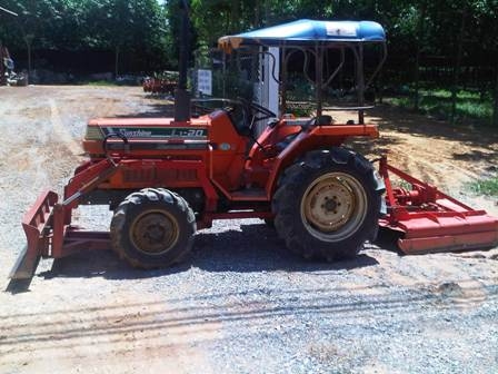 ขายรถไถ Kubota L1-20 (4WD) 2เพลา พร้อมดันหน้าและตัวตัดหญ้า ขายรถไถ Kubota L1-20 (4WD) 2เพลา พร้อมดันหน้าและตัวตัดหญ้า