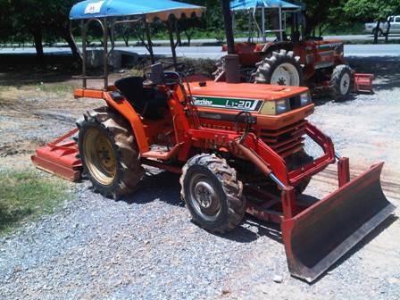 ขายรถไถ Kubota L1-20 (4WD) 2เพลา พร้อมดันหน้าและตัวตัดหญ้า ขายรถไถ Kubota L1-20 (4WD) 2เพลา พร้อมดันหน้าและตัวตัดหญ้า