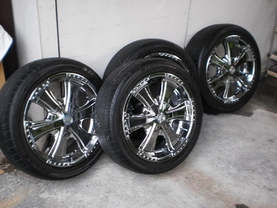ขายล้อแม็ก18"สำหรับใส่ 6 รู พร้อมยาง สภาพดี ขายล้อแม็ก18"สำหรับใส่ 6 รู พร้อมยาง สภาพดี