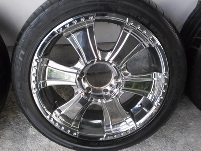 ขายล้อแม็ก18"สำหรับใส่ 6 รู พร้อมยาง สภาพดี ขายล้อแม็ก18"สำหรับใส่ 6 รู พร้อมยาง สภาพดี