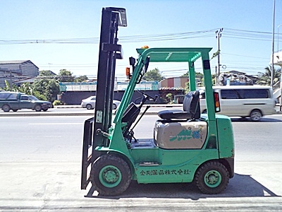 ขายรถยกมิตซูบิชิ 1.5 ตัน (รุ่นใหม่-รถสวย)  เครื่องเบนซิน  กระบอกคู่   เสาสูง 4 เมตร เสาต่ำ พวงมาลัยเพาเว่อร์  สีเดิมจากนอก นำเข้าจากญี่ปุ่น ใช้งานได้ทันที