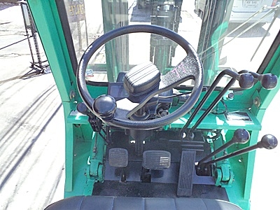 ขายรถยกมิตซูบิชิ 1.5 ตัน (รุ่นใหม่-รถสวย)  เครื่องเบนซิน  กระบอกคู่   เสาสูง 4 เมตร เสาต่ำ พวงมาลัยเพาเว่อร์  สีเดิมจากนอก นำเข้าจากญี่ปุ่น ใช้งานได้ทันที