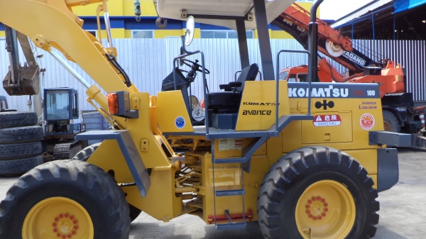 WA100-1-30778 รถตักตอนนี้รถจอดที่(CSนวนคร)ครับ