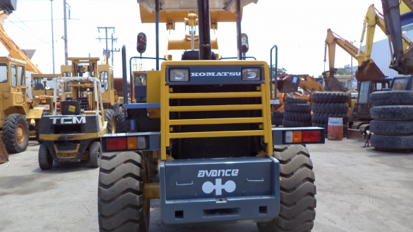 WA100-1-30778 รถตักตอนนี้รถจอดที่(CSนวนคร)ครับ