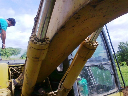 ขายด่วน..รถขุด KOMATSU PC120-6E S/N 6336x รุ่นพิเศษ ระบบไฟฟ้าครบ มีทะเบียนครบ.