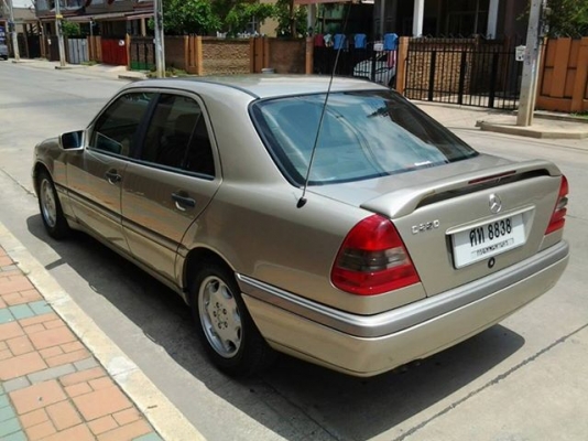 ขายรถยนต์