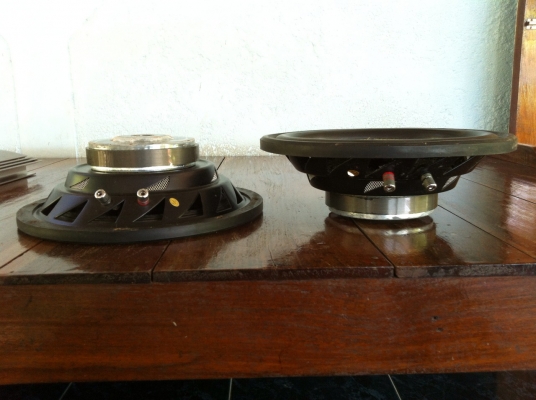 (คุณกร จากปากน้ำ สมุทรปราการขับรถมาซื้อไปแล้วครับ ขอบคุณมากครับ)ขาย ดอกซับบาง 12 นิ้ว วอยย์คู่ ยี่ห้อเฮอริเคน 1 คู่ 1,200 บาท ต่อรองมาขายได้ขายเลย สามพราน นครปฐม