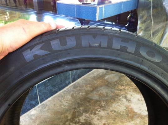 ขาย เศษยาง KAMHO 235/45r18 เมดอิน KOREA ปลายปี 09 ดอกหนา ไม่รั่ว ไม่บวม มี 1 เส้น ต่อรองได้ สามพราน นครปฐม