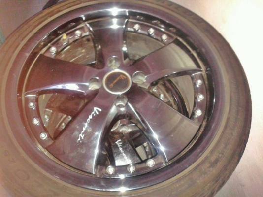 ขายแม็กสวยสภาพดีพร้อมยางขอบ 17  4 รู 100 สีดำแบล็คโคมเจ้าของขายเอง