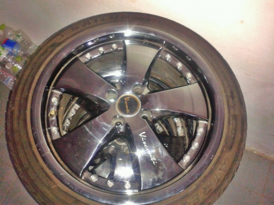 ขายแม็กสวยสภาพดีพร้อมยางขอบ 17  4 รู 100 สีดำแบล็คโคมเจ้าของขายเอง