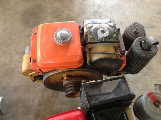 ขายเครื่องสูบเดียวเก่าญี่ปุ่นยี่ห้อ คูโบต้า รุ่น E85 หรือ ET 80 ขนาด 8 แรงม้า ควงได้และสตาร์ดกุญแจได้ สภาพสวยพร้อมใช้งานและยังไม่เคยใช้งานในไทย