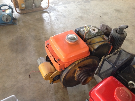 ขายเครื่องสูบเดียวเก่าญี่ปุ่นยี่ห้อ คูโบต้า รุ่น E85 หรือ ET 80 ขนาด 8 แรงม้า ควงได้และสตาร์ดกุญแจได้ สภาพสวยพร้อมใช้งานและยังไม่เคยใช้งานในไทย