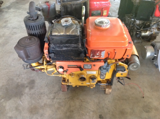 ขายเครื่องสูบเดียวเก่าญี่ปุ่นยี่ห้อ คูโบต้า รุ่น E85 หรือ ET 80 ขนาด 8 แรงม้า ควงได้และสตาร์ดกุญแจได้ สภาพสวยพร้อมใช้งานและยังไม่เคยใช้งานในไทย