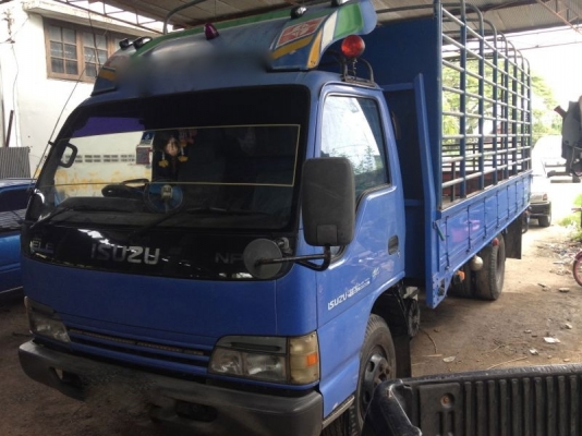 รถอิซูซุ 6 ล้อ รั้ว 130 แรงม้า ปี 48  สนใจติดต่อ 081 - 6079515